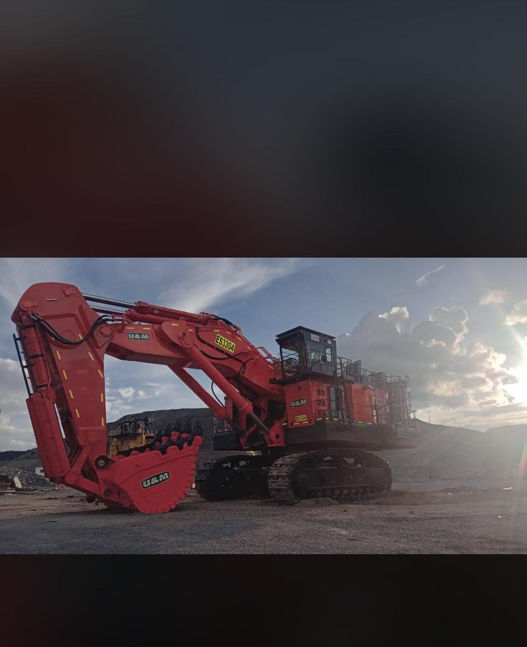 Escavadeira Hitachi 2